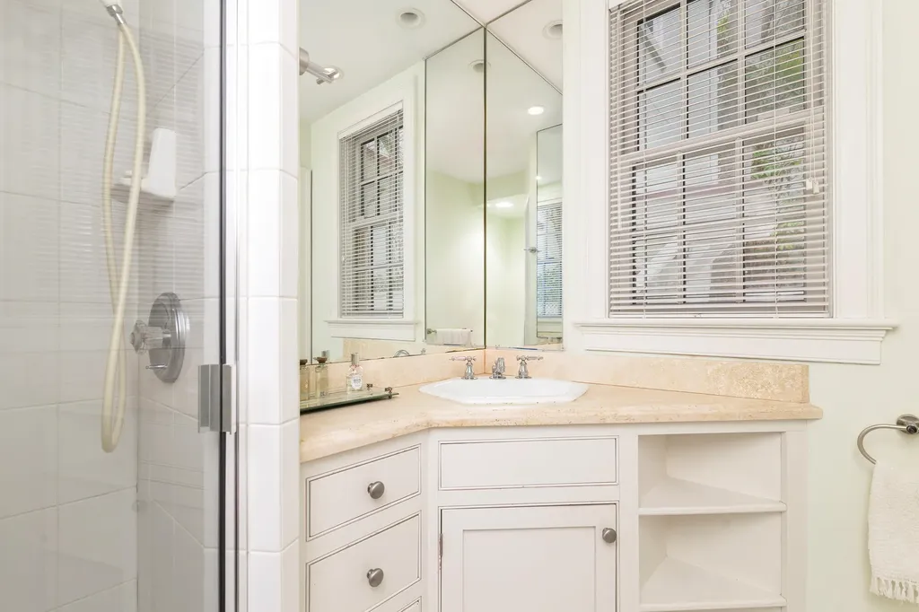 224 Phipps Palm Beach FL 33480