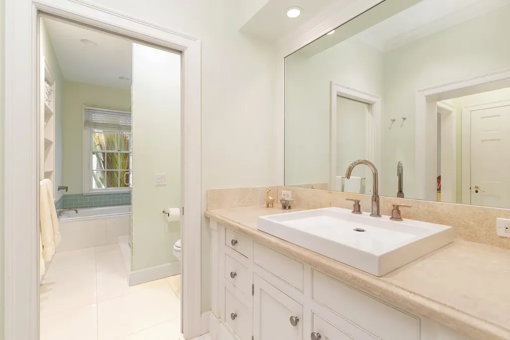 224 Phipps Palm Beach FL 33480