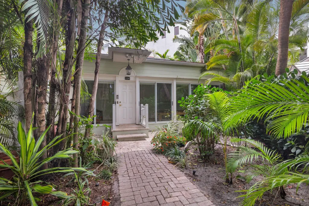 224 Phipps Palm Beach FL 33480