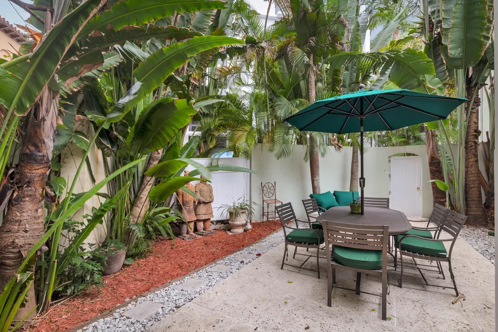224 Phipps Palm Beach FL 33480
