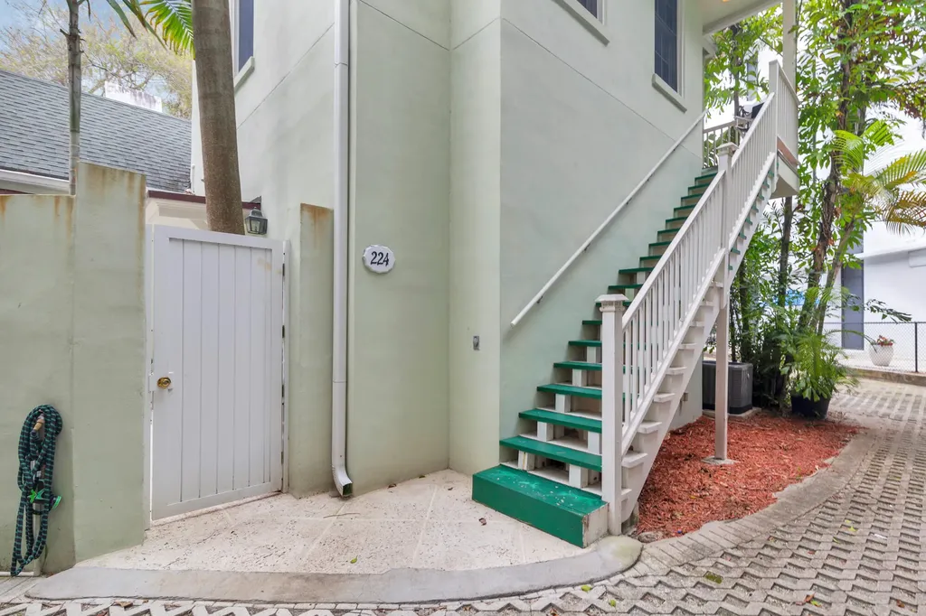 224 Phipps Palm Beach FL 33480