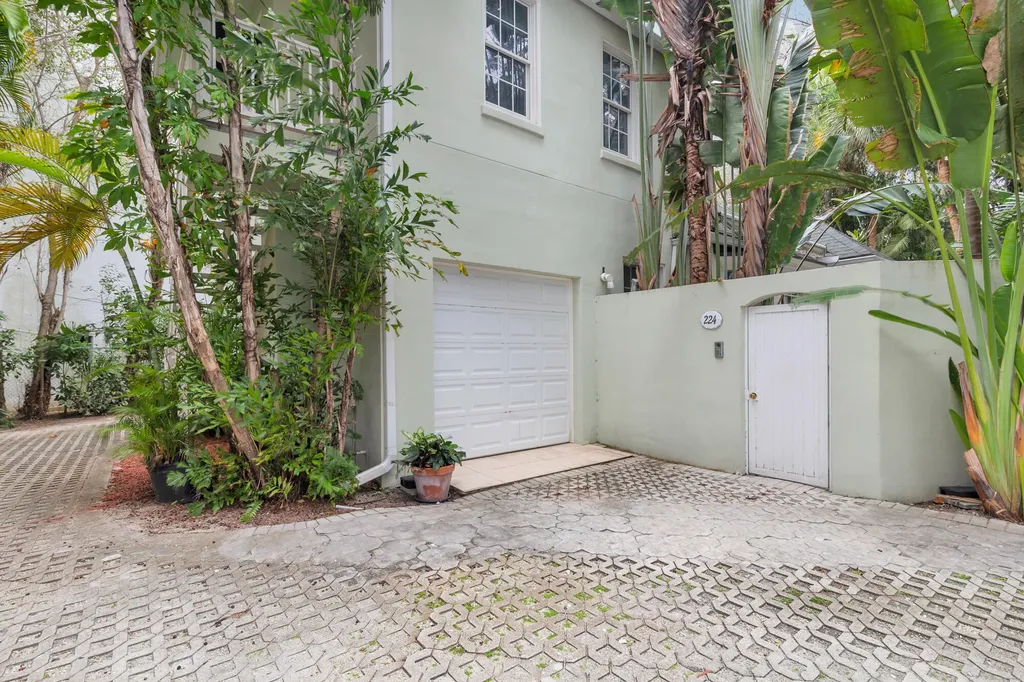 224 Phipps Palm Beach FL 33480