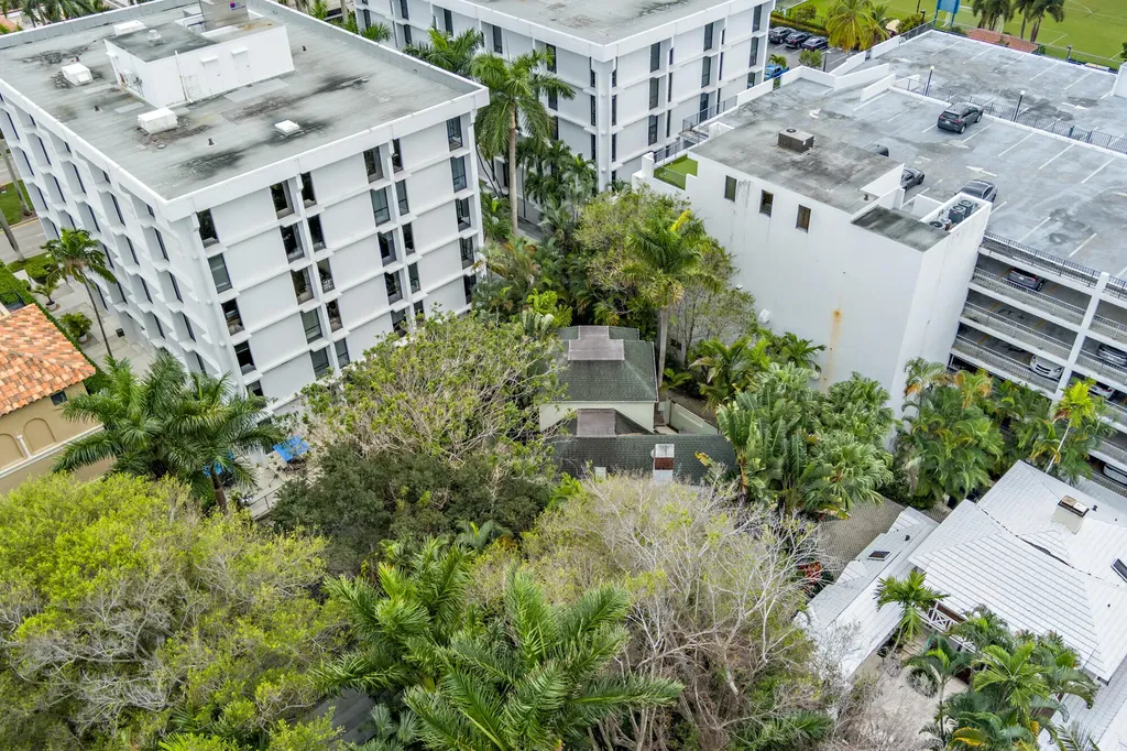224 Phipps Palm Beach FL 33480