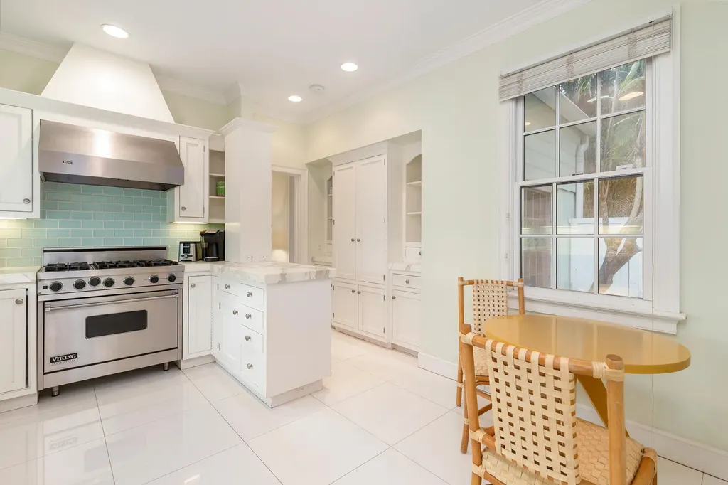 224 Phipps Palm Beach FL 33480