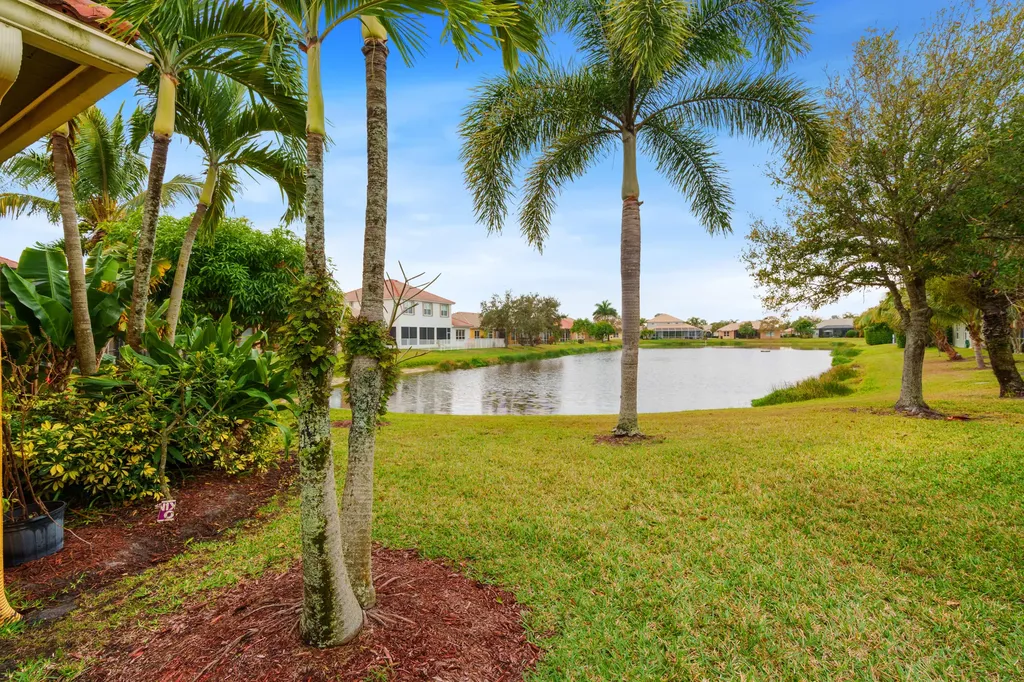 465 NW Dover Court Port St Lucie FL 34983