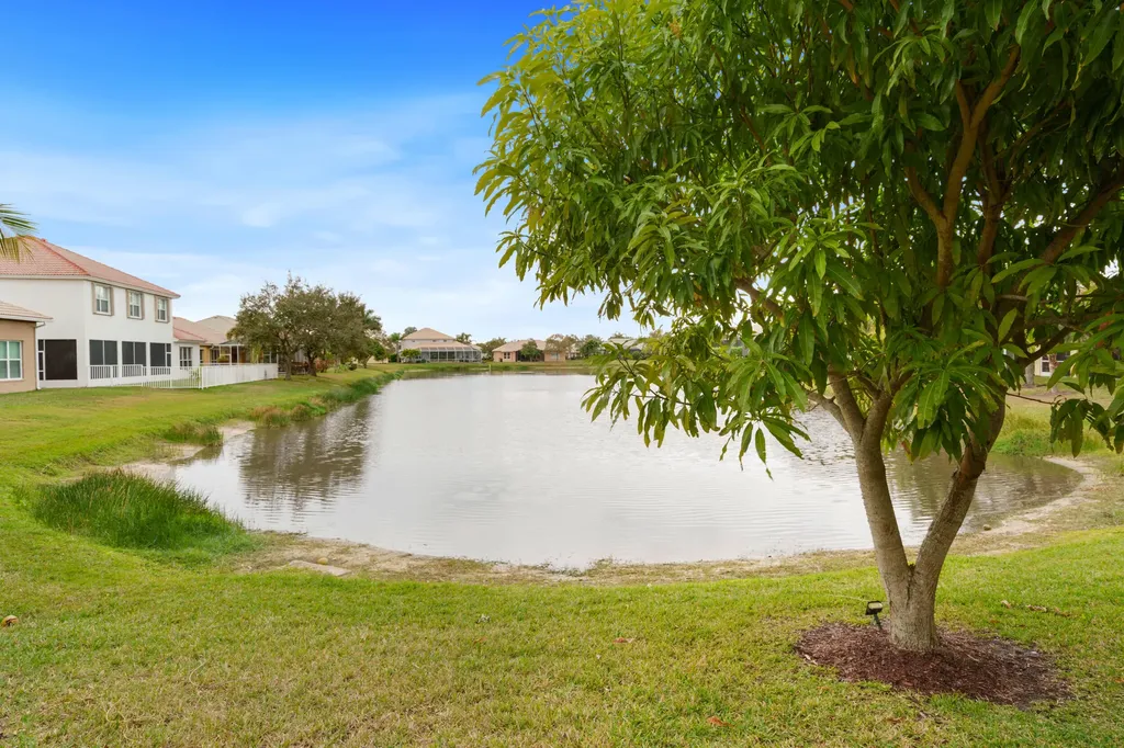 465 NW Dover Court Port St Lucie FL 34983