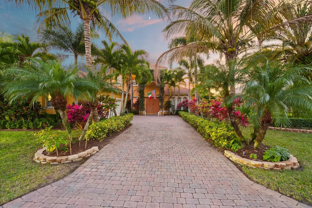 465 NW Dover Court Port St Lucie FL 34983