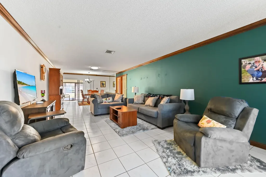 10135 Eaglewood Terrace Boynton Beach FL 33436