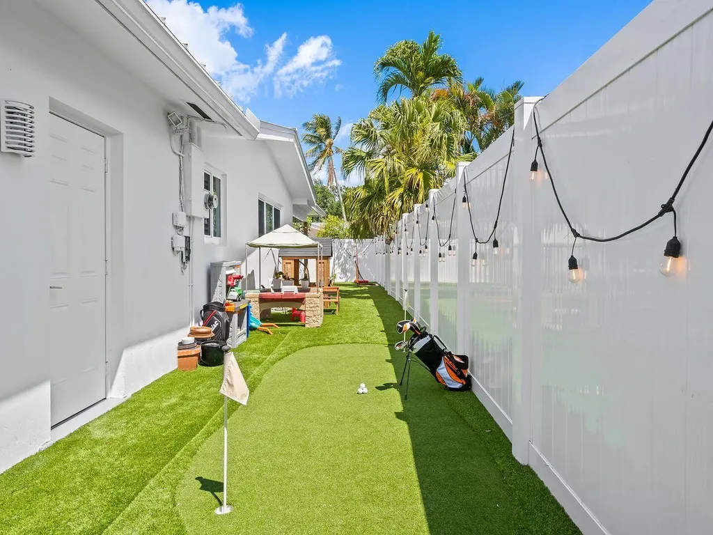 2011 NE 60th Street Fort Lauderdale FL 33308