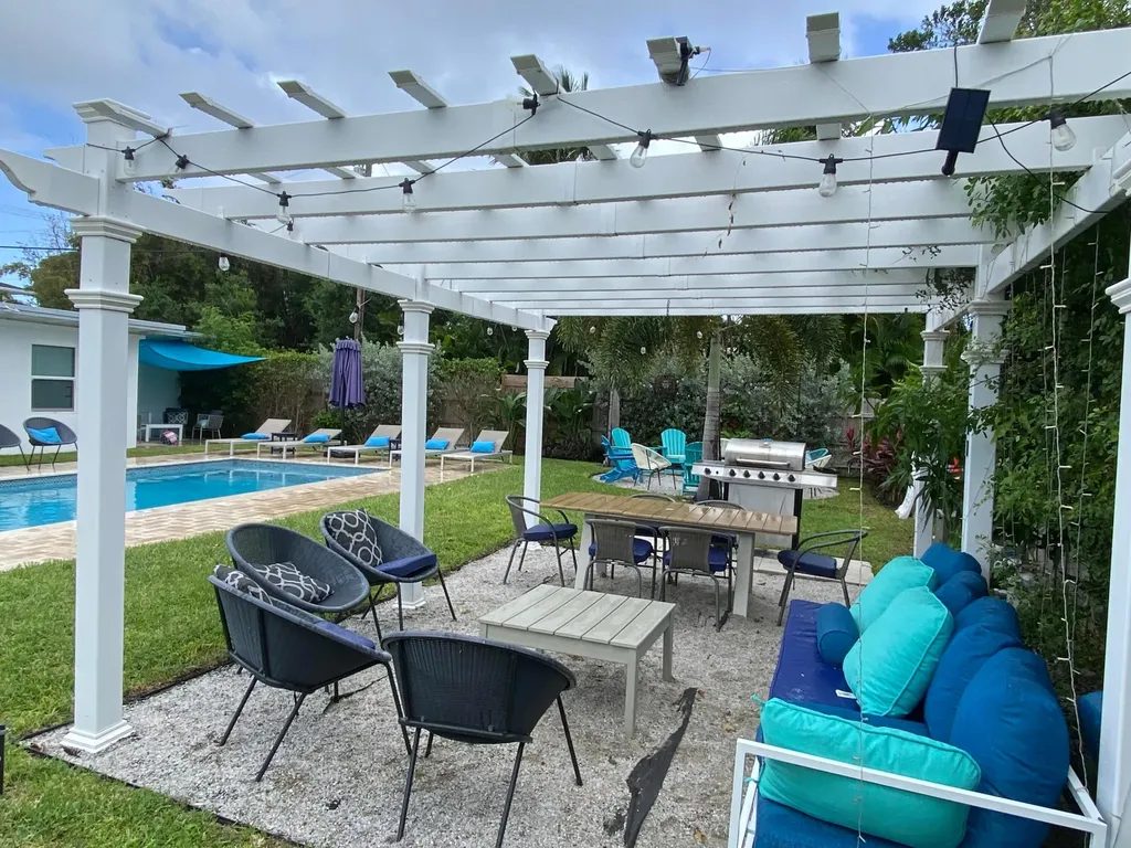 304 SE 3rd Street Delray Beach FL 33483