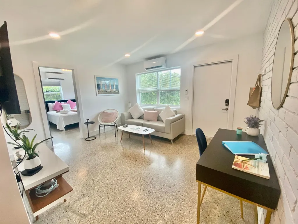 304 SE 3rd Street Delray Beach FL 33483
