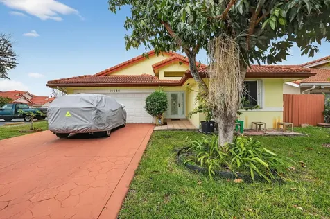 19065 NW 85th Court Hialeah FL 33015