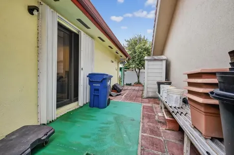 19065 NW 85th Court Hialeah FL 33015