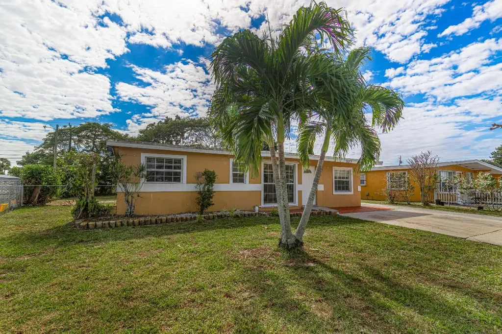 5652 S Rue Road West Palm Beach FL 33415