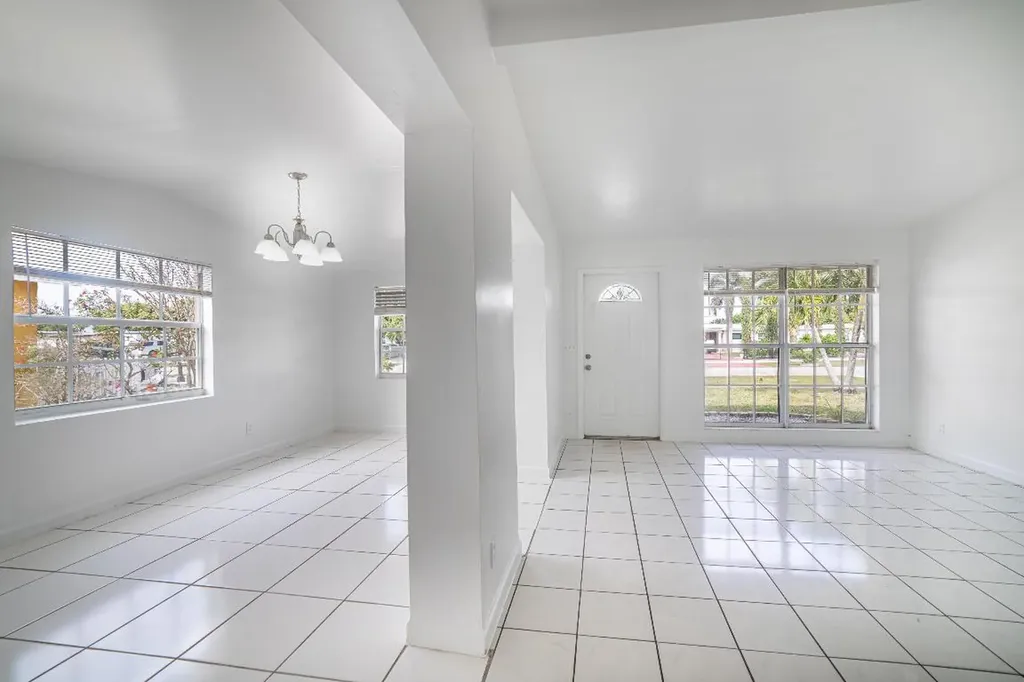 5652 S Rue Road West Palm Beach FL 33415