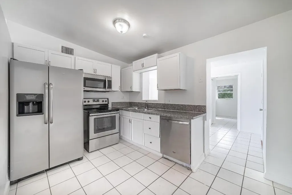 5652 S Rue Road West Palm Beach FL 33415