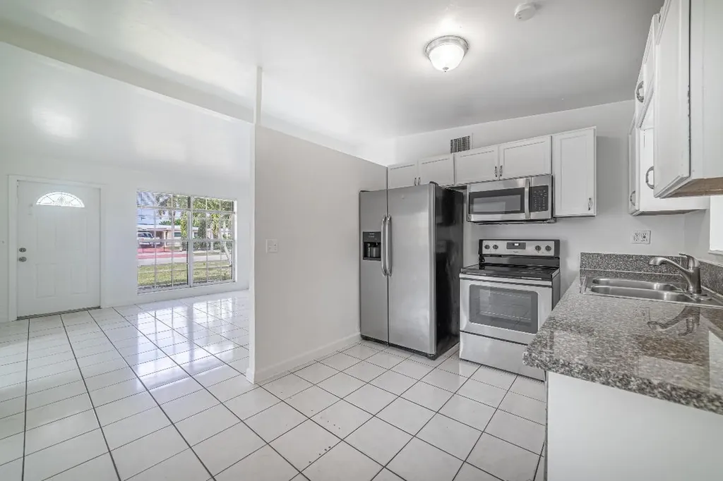 5652 S Rue Road West Palm Beach FL 33415