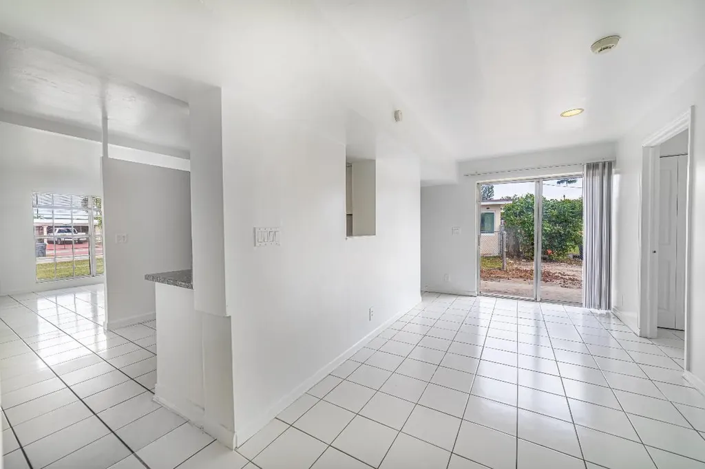 5652 S Rue Road West Palm Beach FL 33415