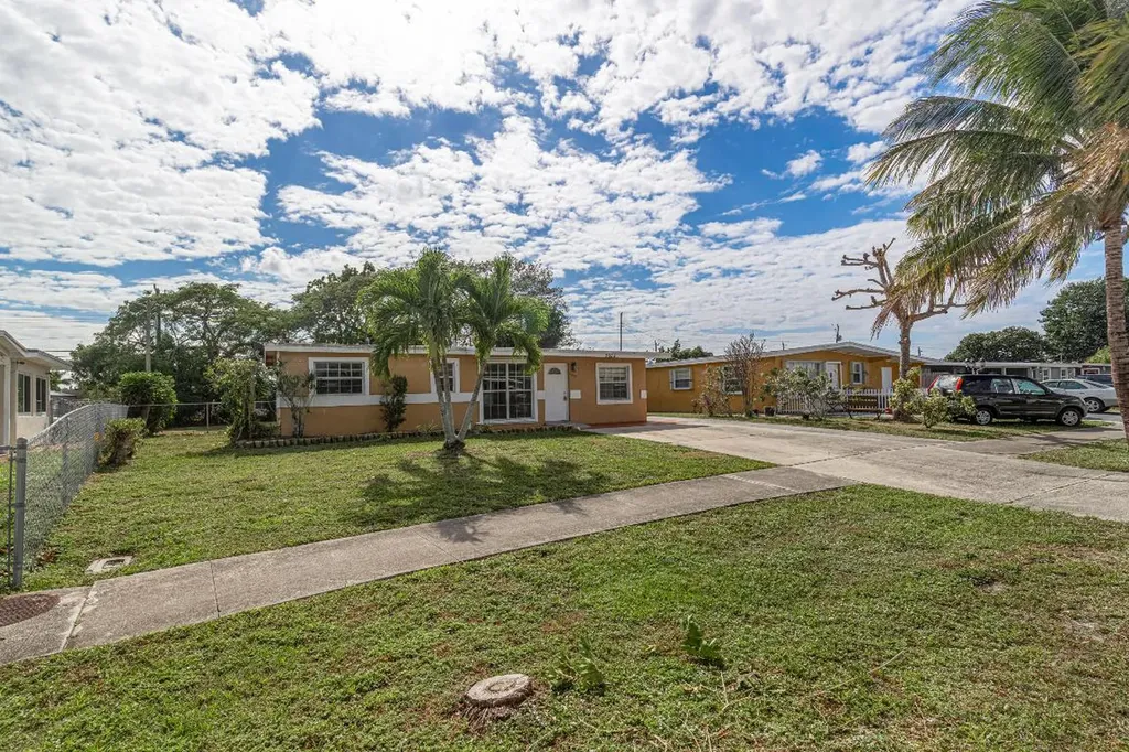 5652 S Rue Road West Palm Beach FL 33415