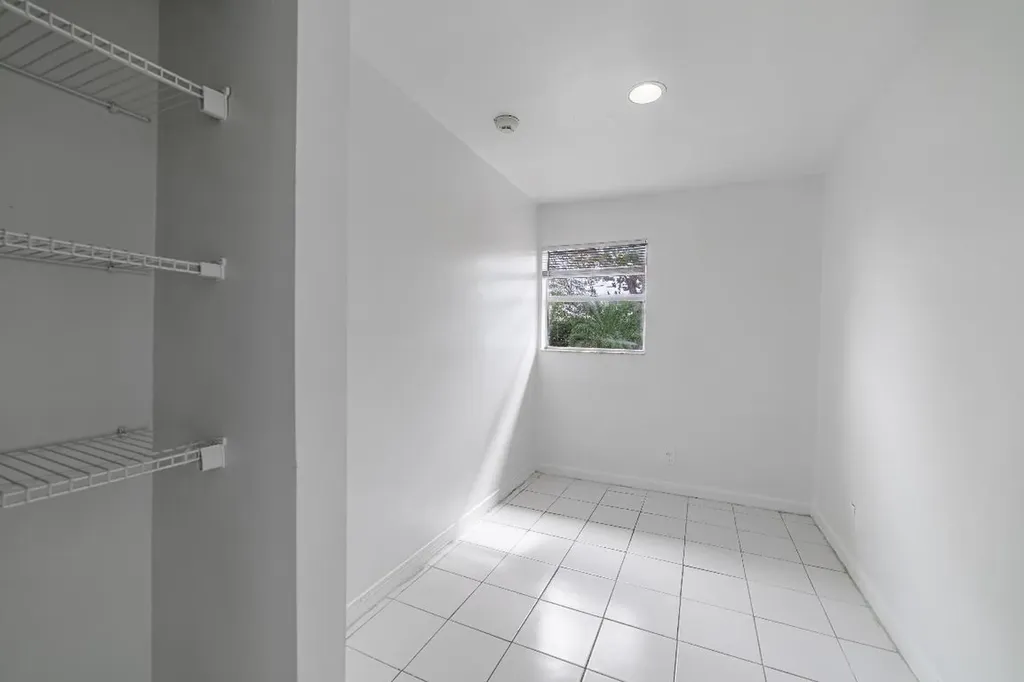 5652 S Rue Road West Palm Beach FL 33415