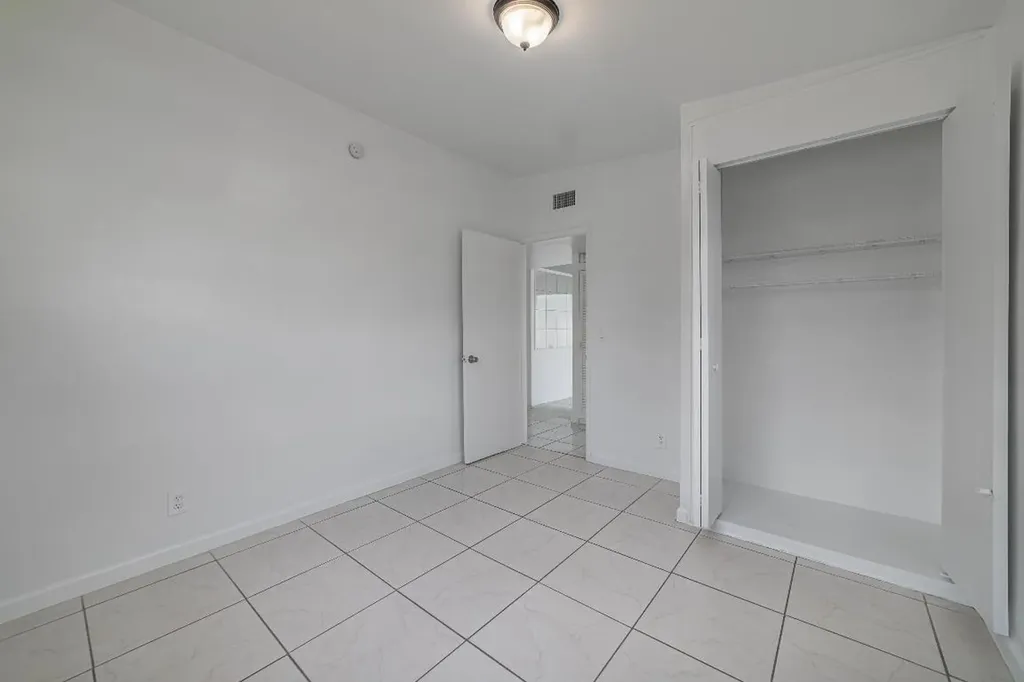 5652 S Rue Road West Palm Beach FL 33415