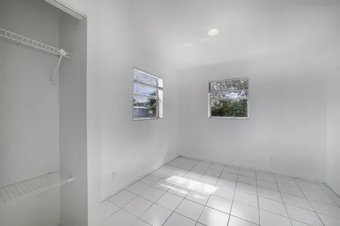 5652 S Rue Road West Palm Beach FL 33415