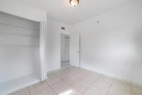 5652 S Rue Road West Palm Beach FL 33415