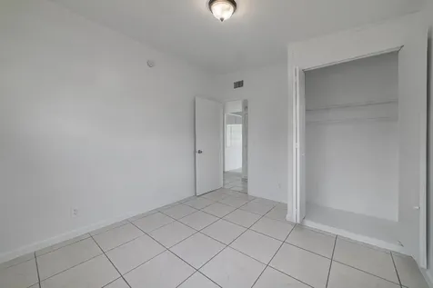 5652 S Rue Road West Palm Beach FL 33415
