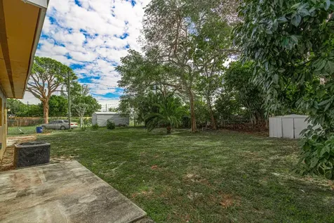 5652 S Rue Road West Palm Beach FL 33415