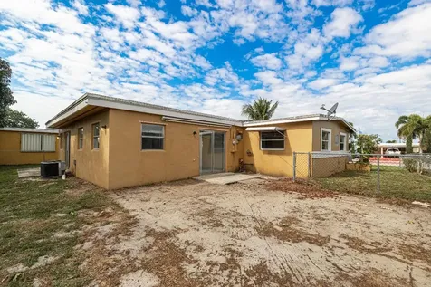 5652 S Rue Road West Palm Beach FL 33415