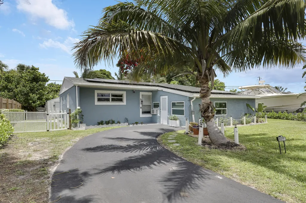 9277 Bloomfield Drive Palm Beach Gardens FL 33410