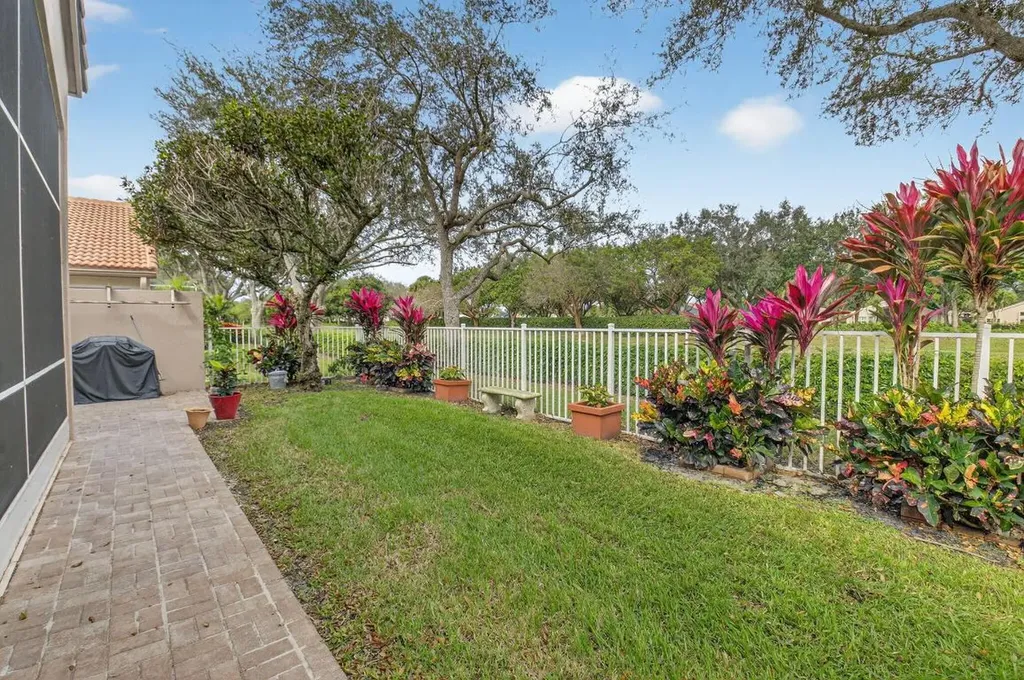 6877 Castlemaine Avenue Boynton Beach FL 33437
