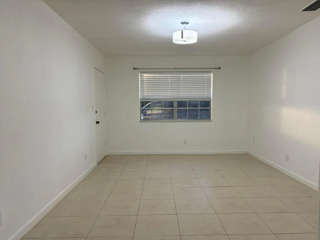 298 SW 6th Street Boca Raton FL 33432