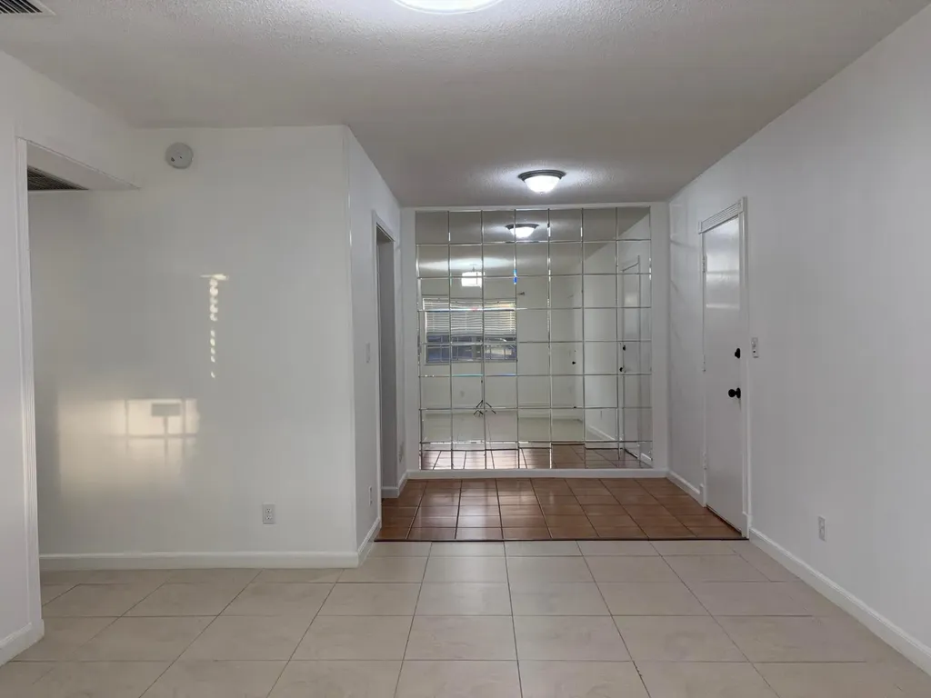 298 SW 6th Street Boca Raton FL 33432