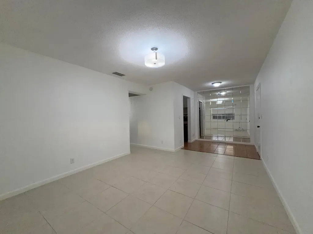 298 SW 6th Street Boca Raton FL 33432