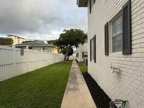298 SW 6th Street Boca Raton FL 33432