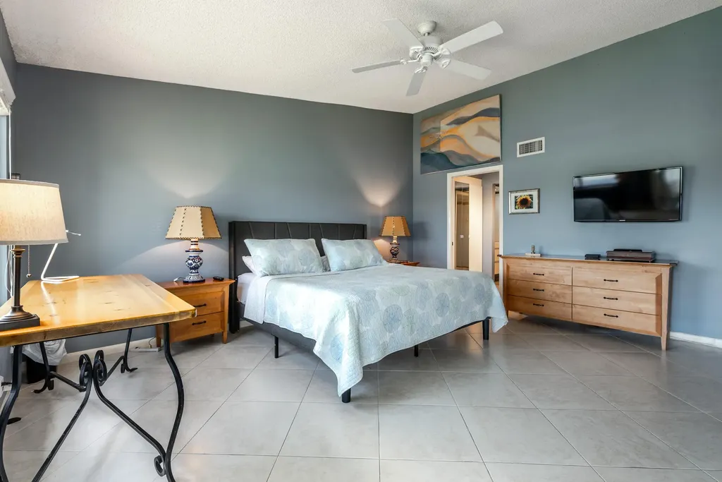 7689 Glendevon Lane Delray Beach FL 33446