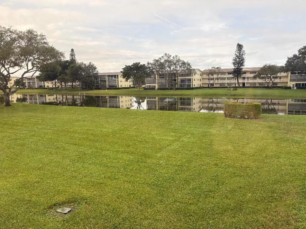 186 Dorset E Boca Raton FL 33434