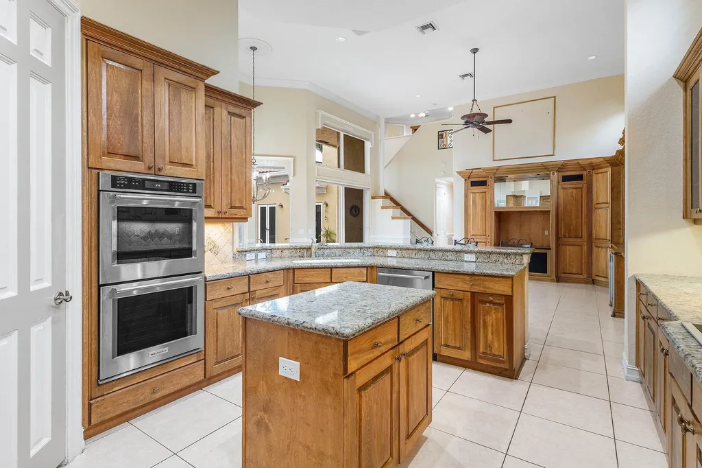 7077 Via Mediterrania Boca Raton FL 33433