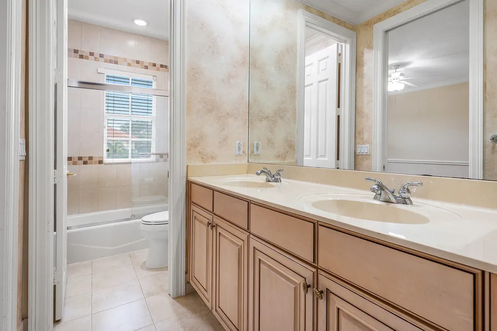 7077 Via Mediterrania Boca Raton FL 33433
