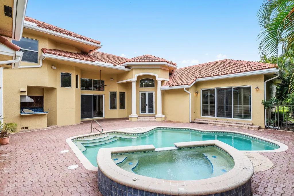7077 Via Mediterrania Boca Raton FL 33433