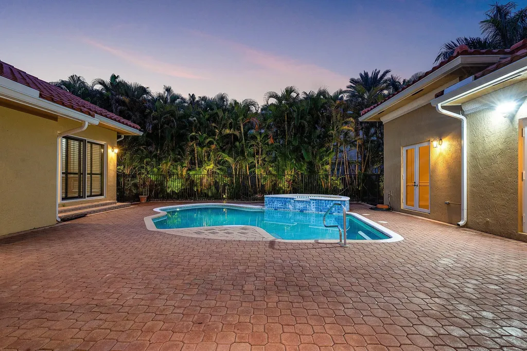 7077 Via Mediterrania Boca Raton FL 33433