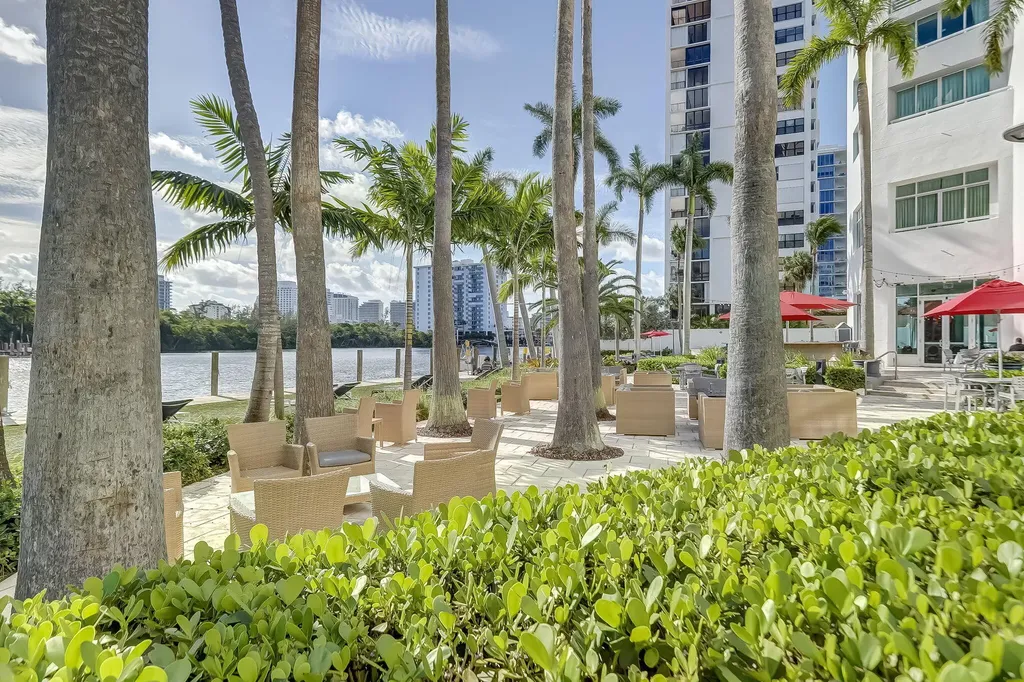 2670 E Sunrise Boulevard Fort Lauderdale FL 33304