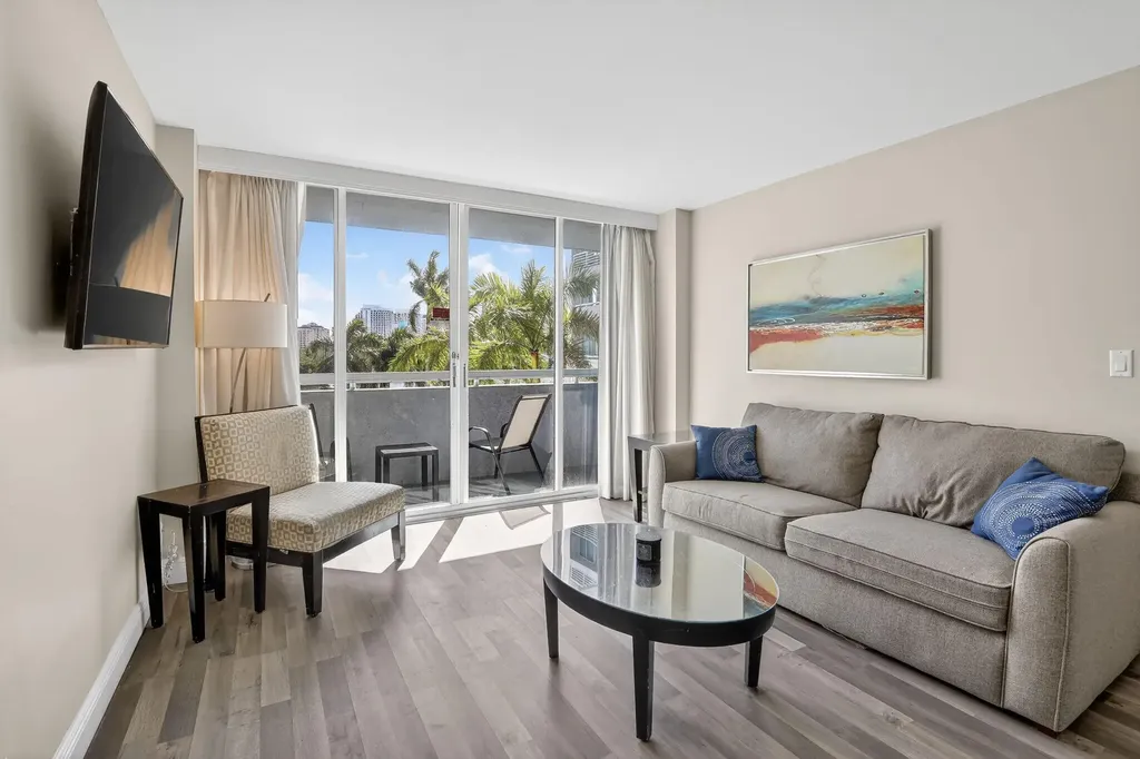2670 E Sunrise Boulevard Fort Lauderdale FL 33304