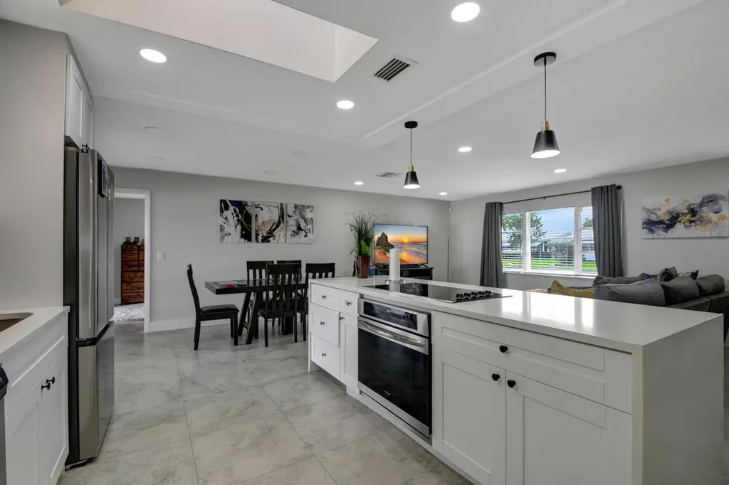 716 SW 18th Street Boynton Beach FL 33426