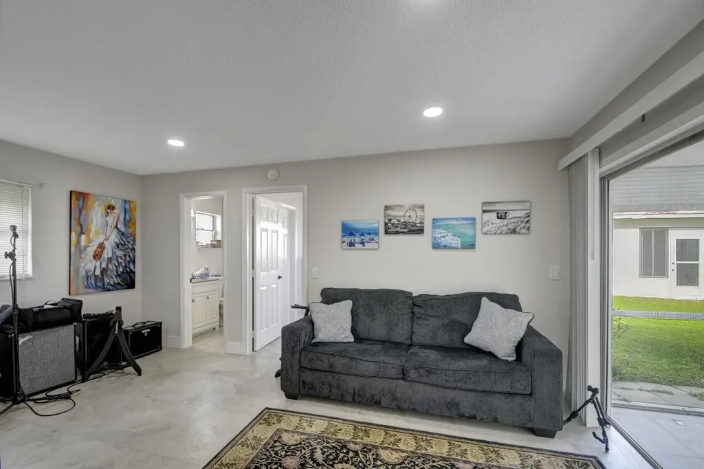 716 SW 18th Street Boynton Beach FL 33426