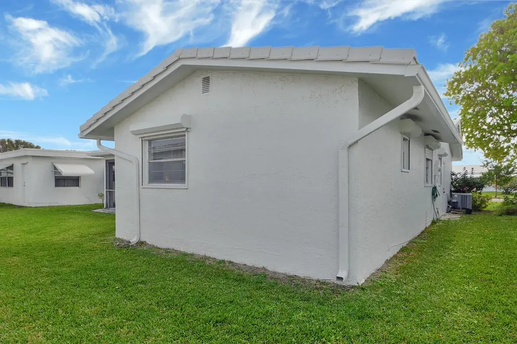 716 SW 18th Street Boynton Beach FL 33426