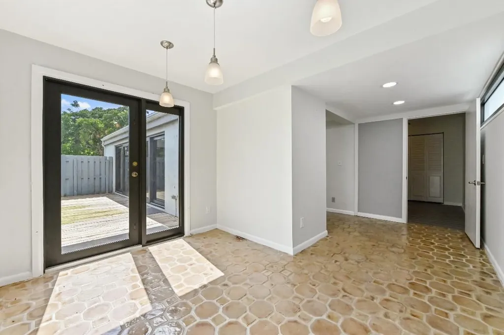 271 NW 15th Street Boca Raton FL 33432