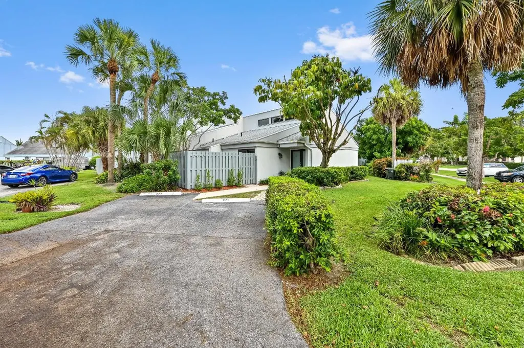 271 NW 15th Street Boca Raton FL 33432