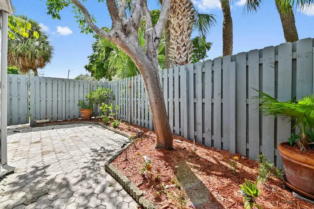 271 NW 15th Street Boca Raton FL 33432